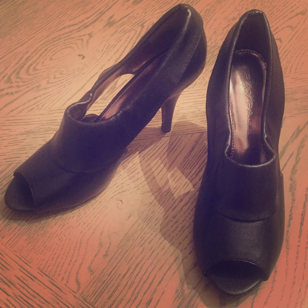 Black Rampage peep toe bootie-Sz 8
